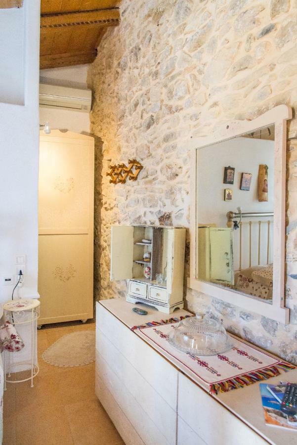Private Studio In Historic House Lastros 외부 사진