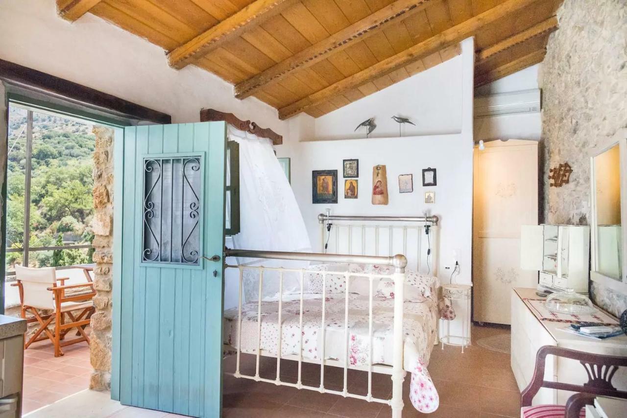 Private Studio In Historic House Lastros 외부 사진